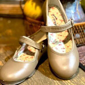 Capezio Teletone tap shoes girls size 4/5